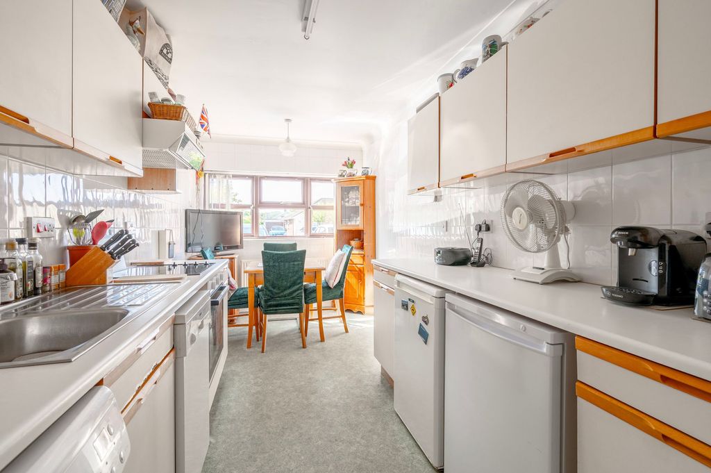 Property photo 3 of 19