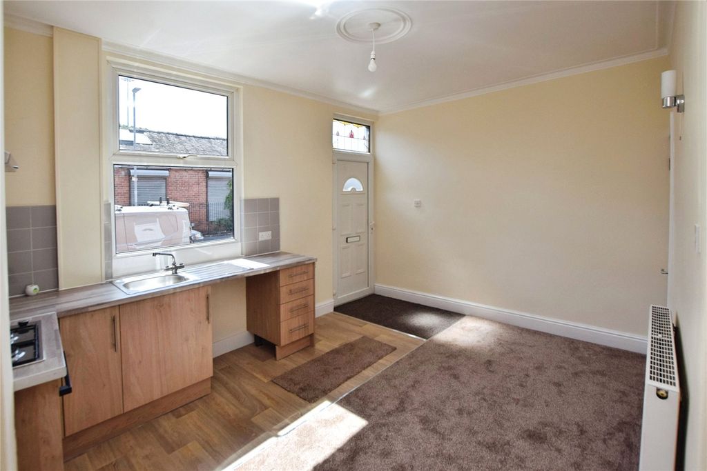 Property photo 3 of 8 Picture No. 12