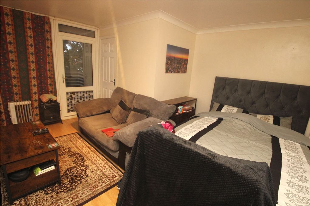 Property photo 2 of 8 Picture No. 12