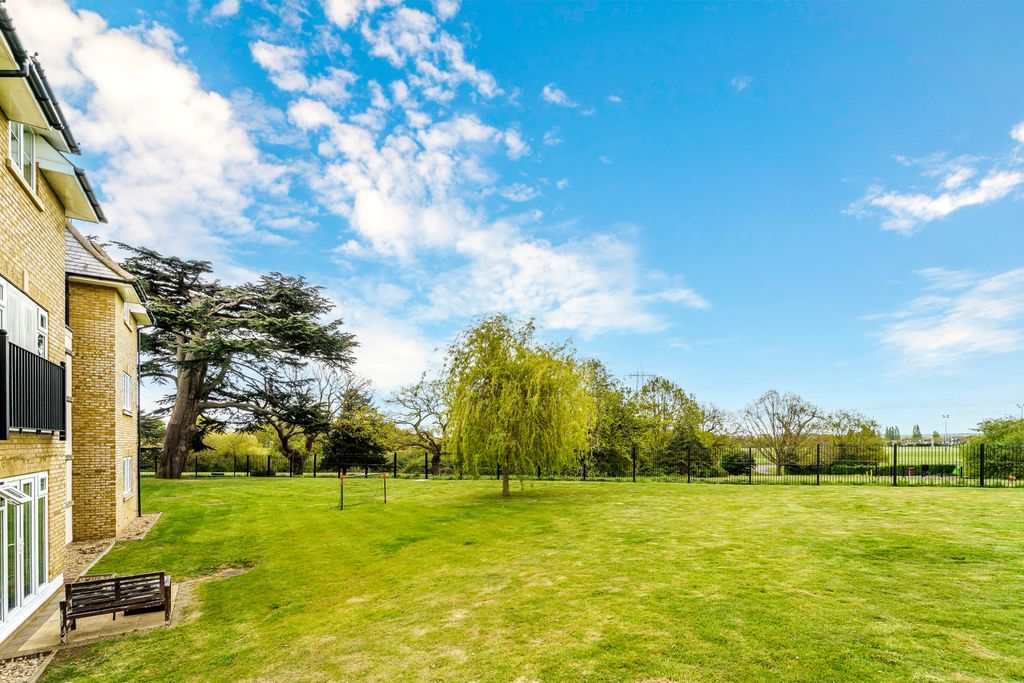 Property photo 3 of 45 Picture No. 02