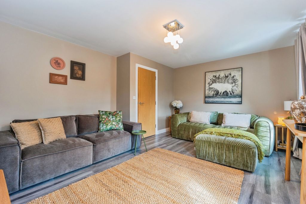 Property photo 2 of 21 Pbox-Img.Jpg
