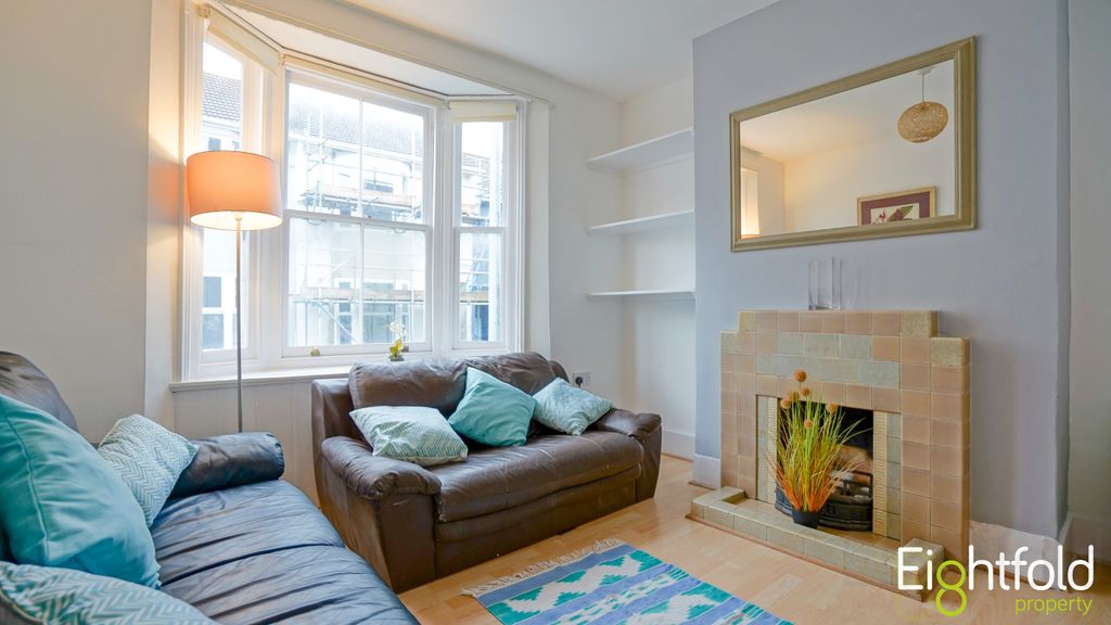 Property photo 3 of 13 Living Room