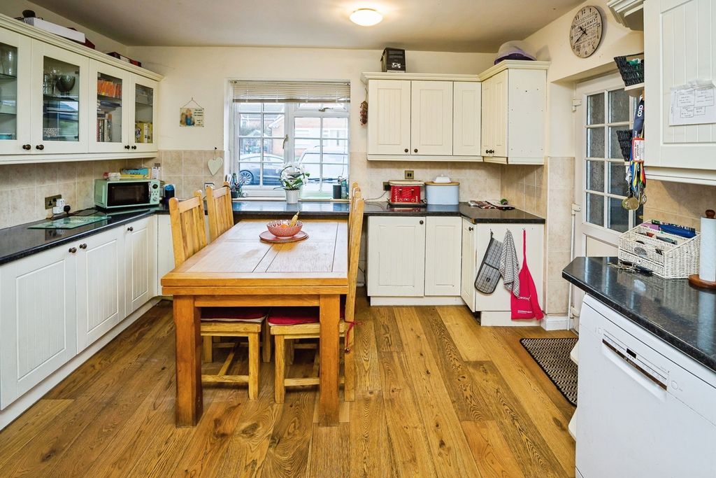 Property photo 3 of 20 Dining Kitchen