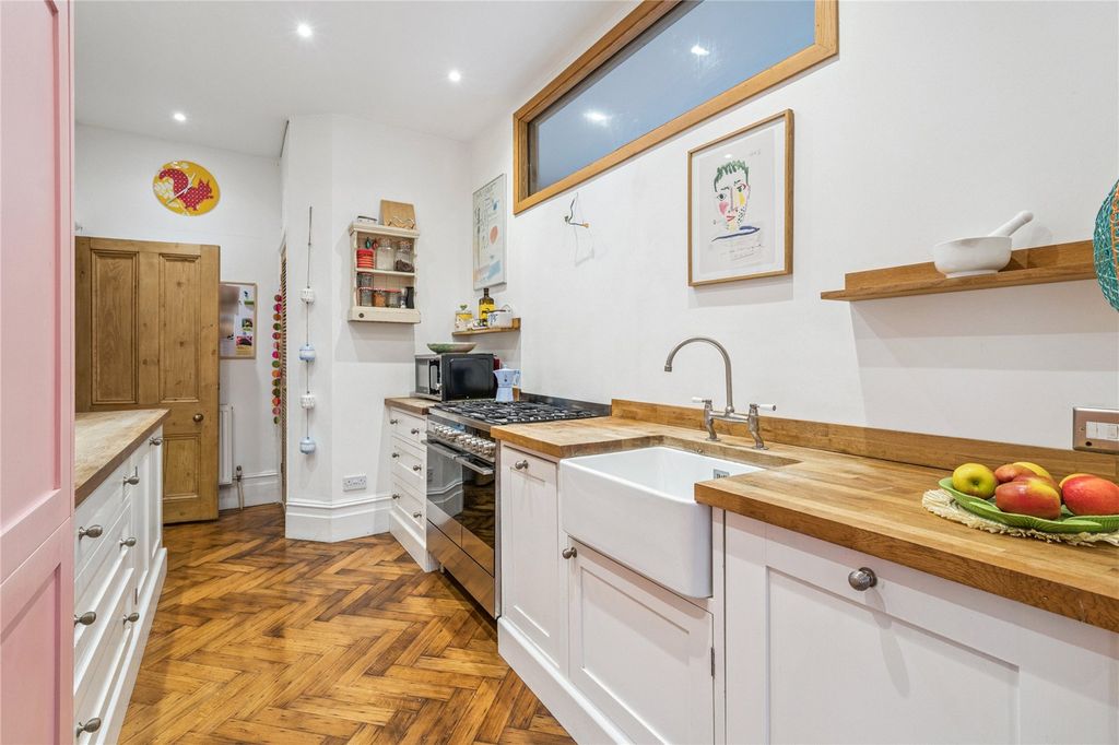 Property photo 2 of 31 Kitchen