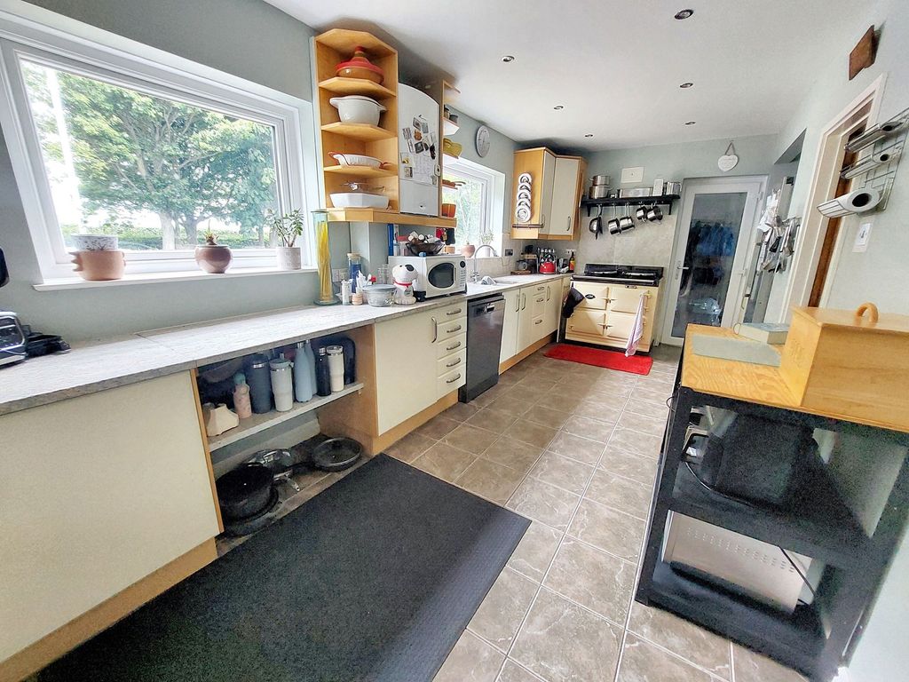 Property photo 3 of 25