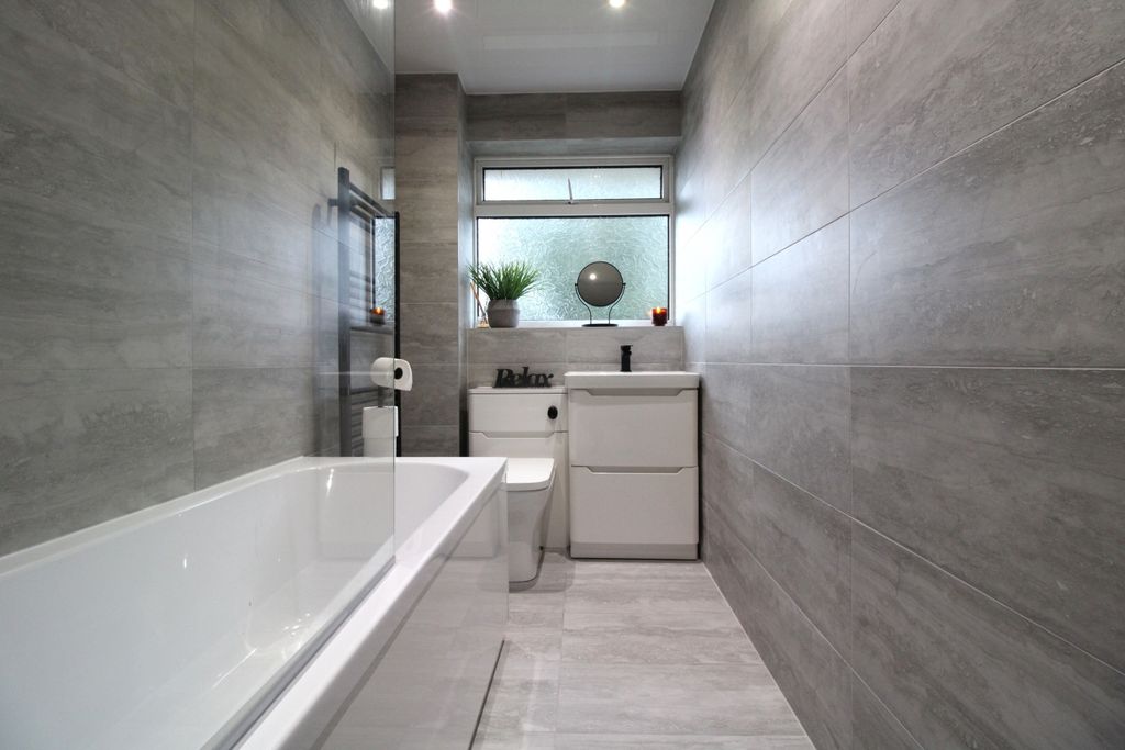 Property photo 3 of 12 C.Bth