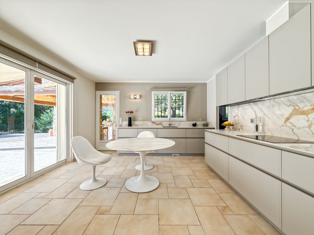 Property photo 3 of 28