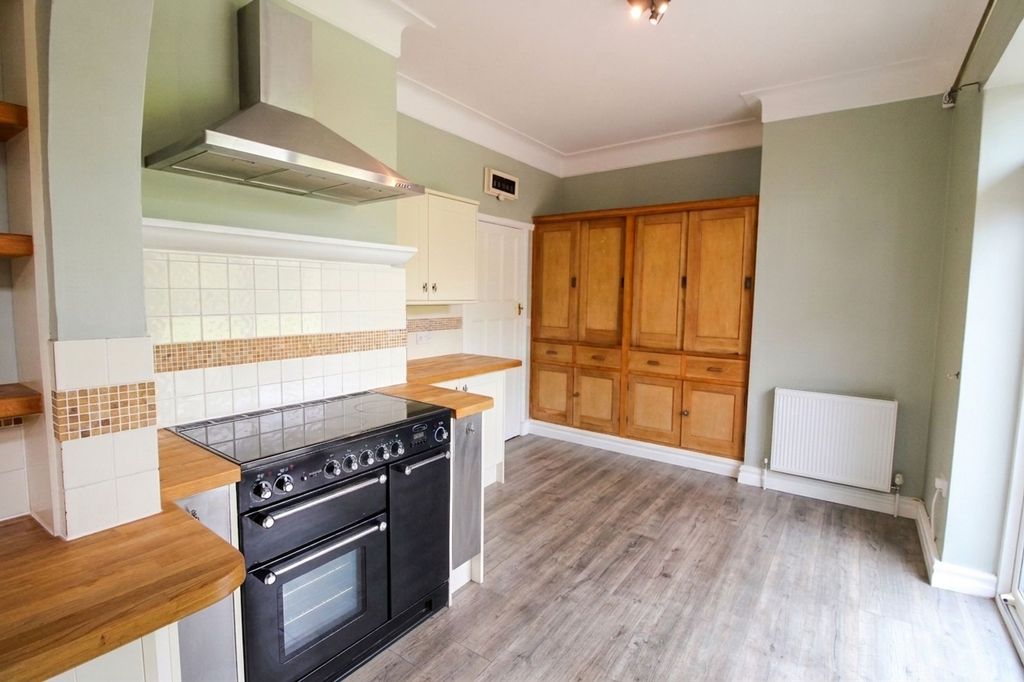 Property photo 2 of 40