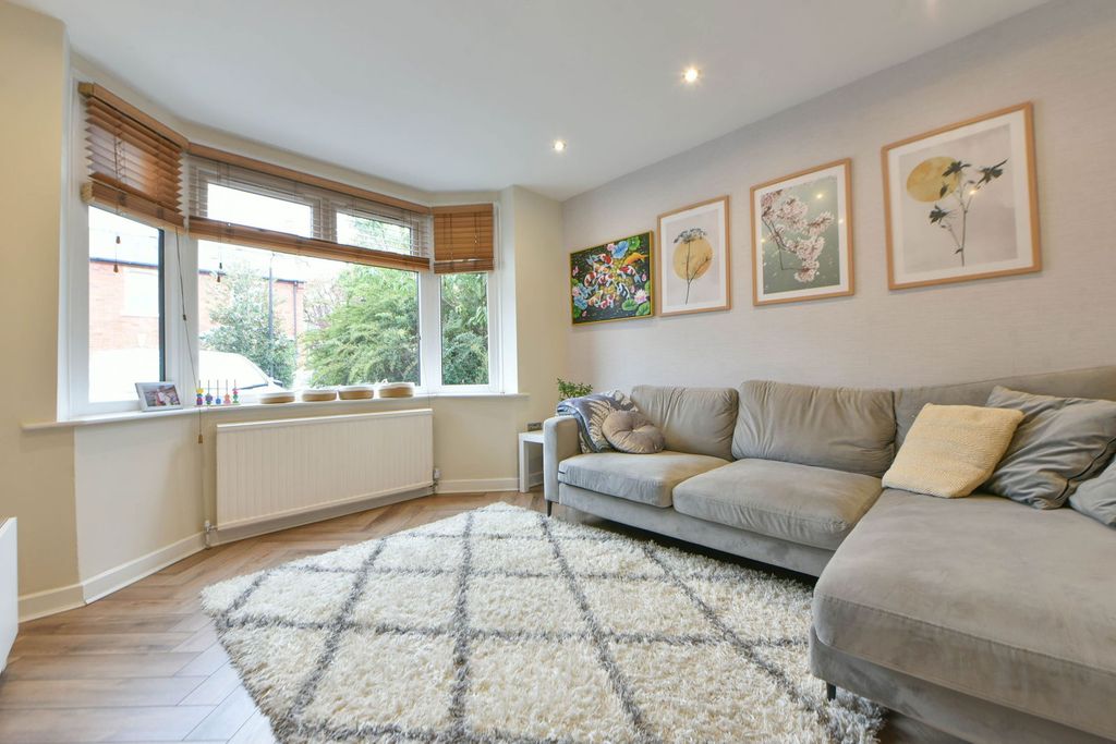 Property photo 2 of 27