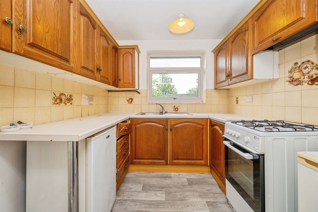 Property photo 2 of 20