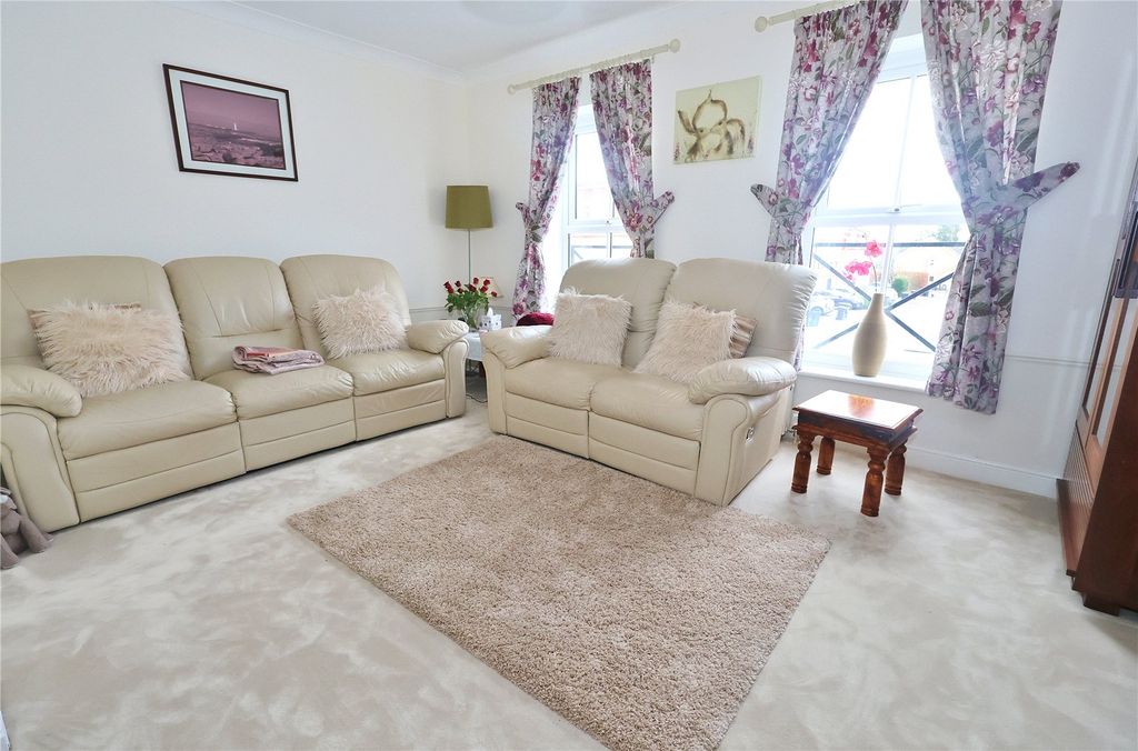 Property photo 3 of 19 Picture No. 17