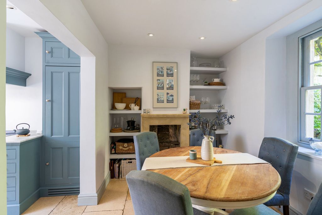 Property photo 3 of 12 Dining Area