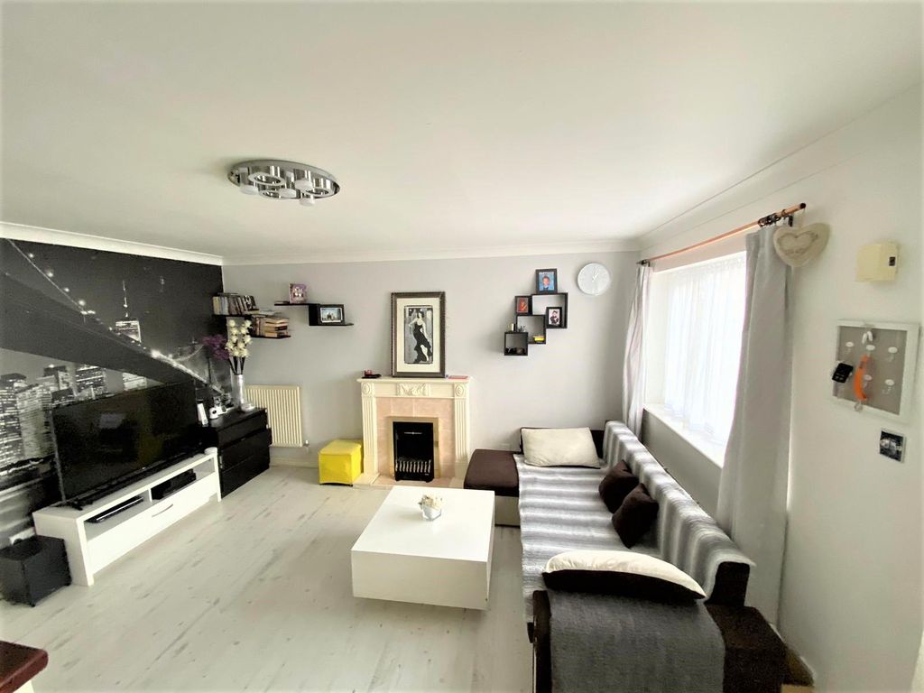 Property photo 2 of 12 Image