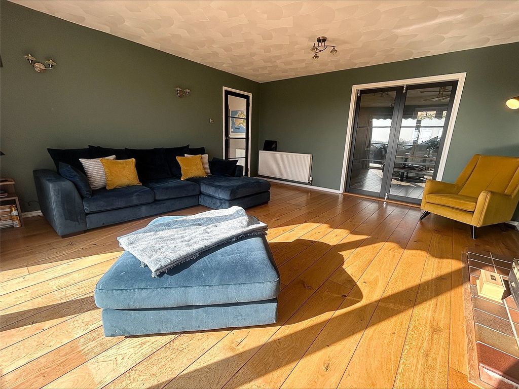 Property photo 2 of 24 Picture No. 32