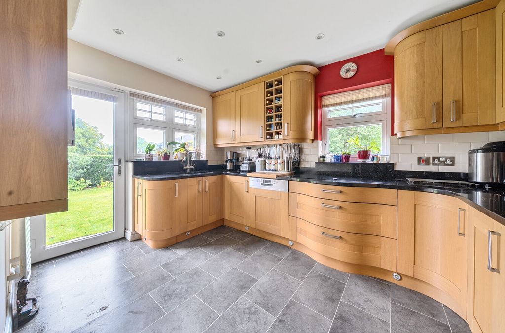 Property photo 3 of 17 1355752-15-68Cbe0...