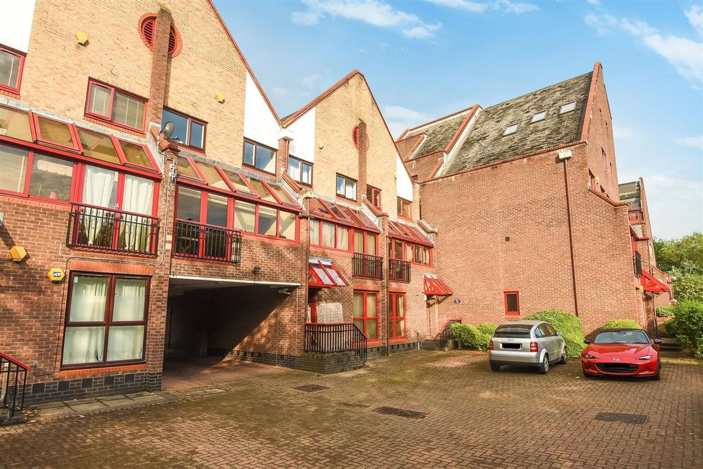 Property photo 1 of 6