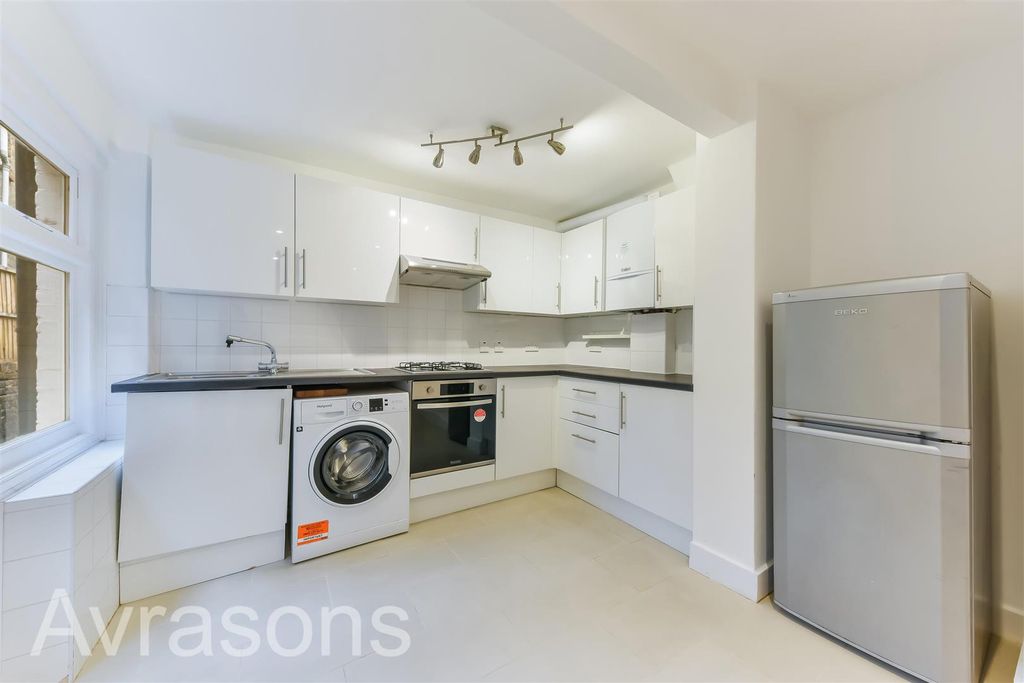 Property photo 3 of 9 Kitchen