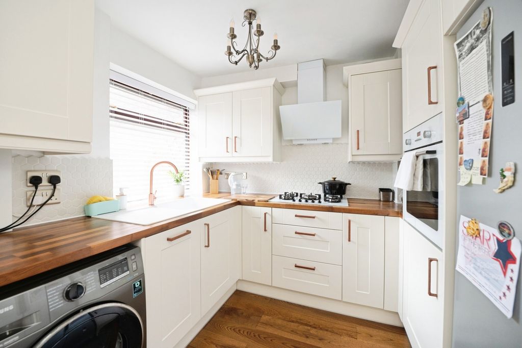 Property photo 3 of 16 Pbox-Img.Jpg