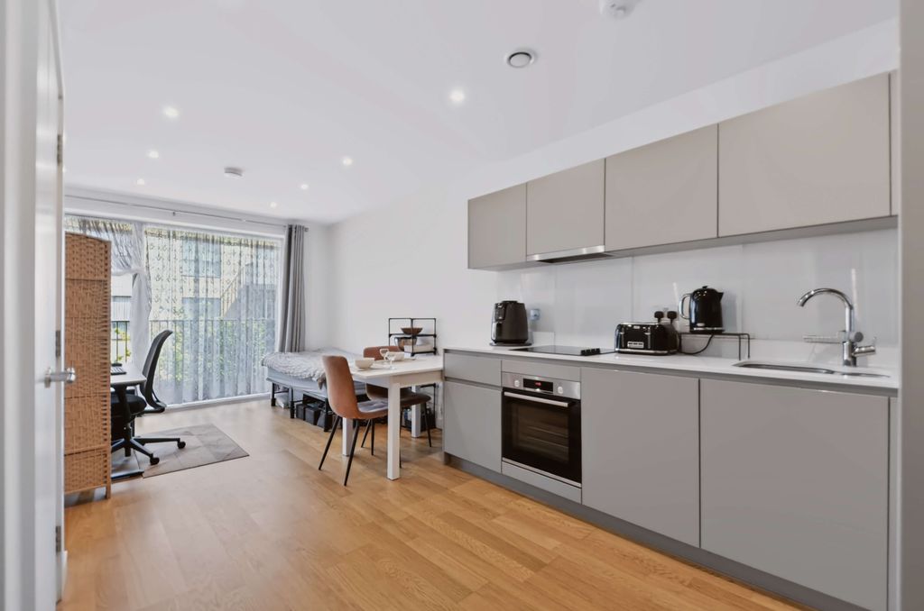Property photo 1 of 8 Kitchen (6).Jpg