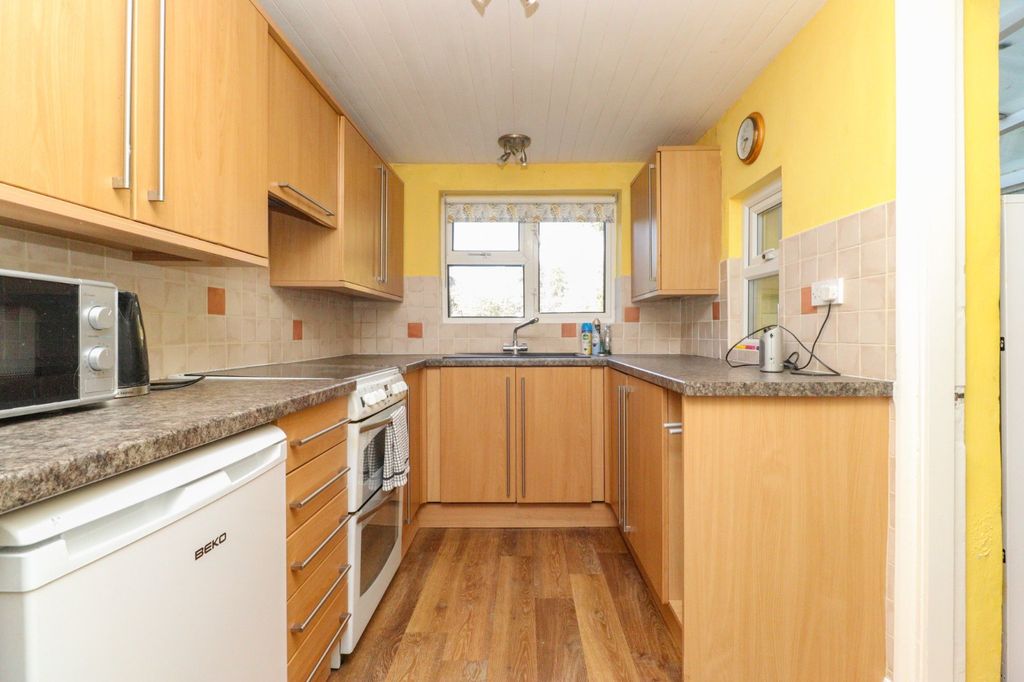 Property photo 3 of 12 Picture 3