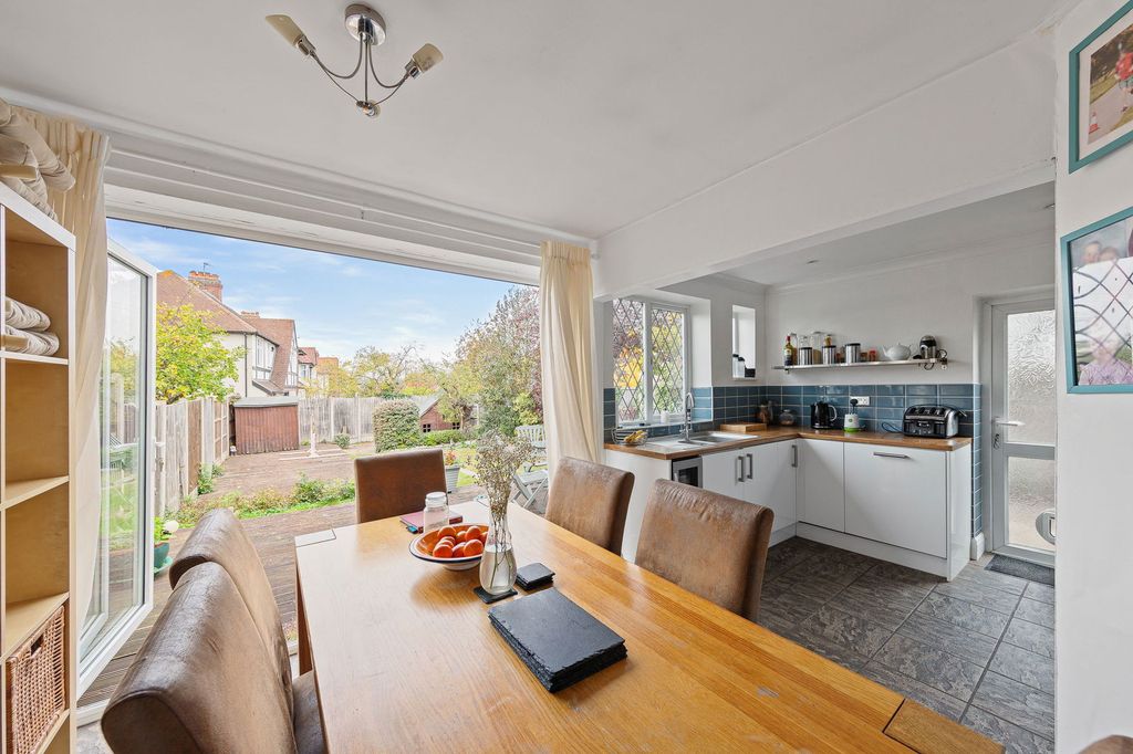 Property photo 2 of 16