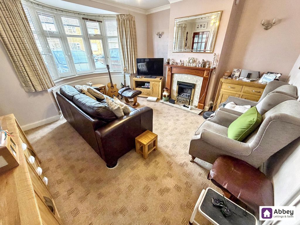 Property photo 2 of 12 Lounge