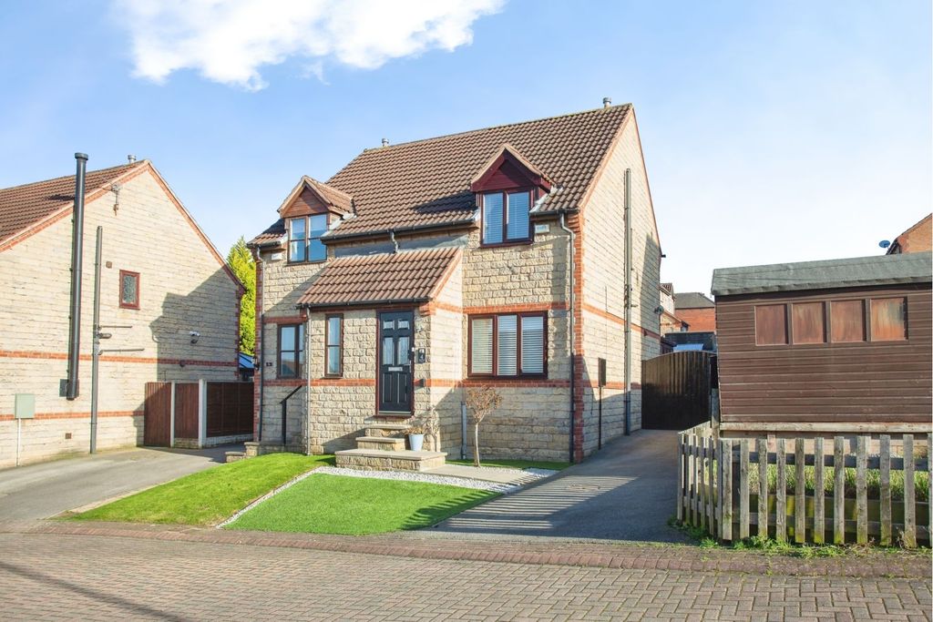 Property photo 2 of 24