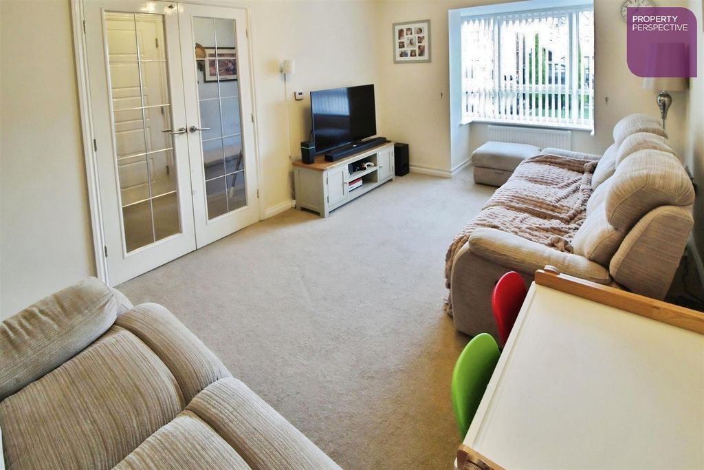 Property photo 2 of 16 Lounge