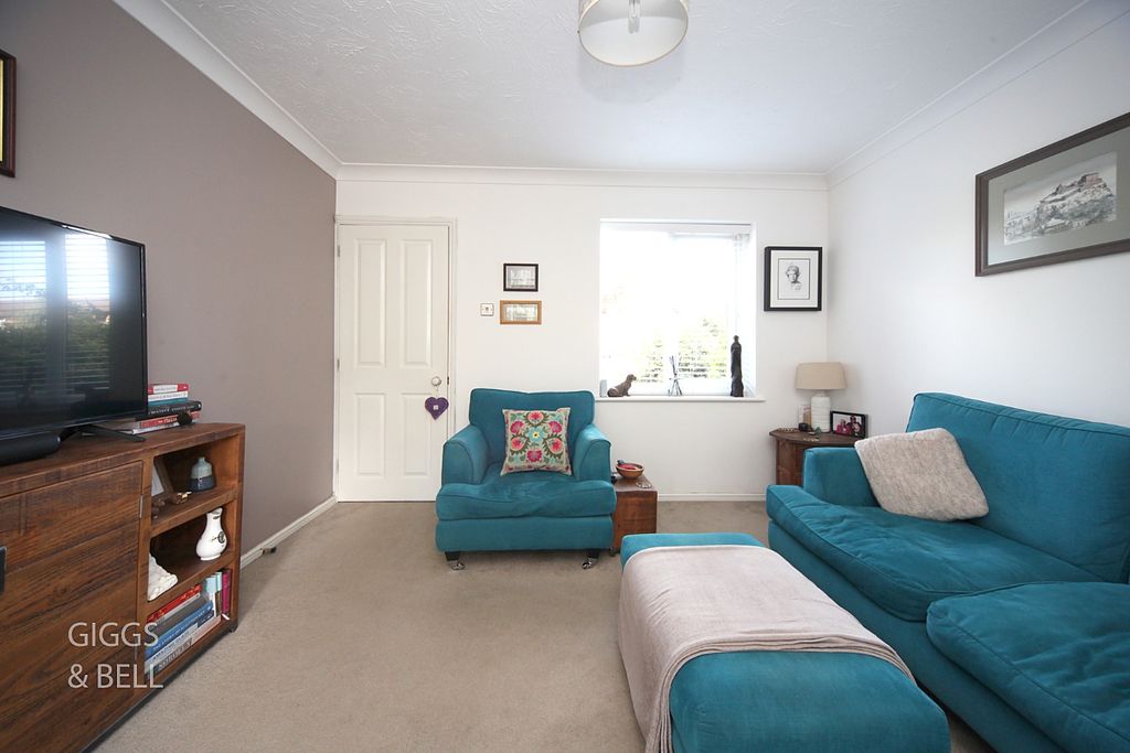 Property photo 3 of 16 5419472