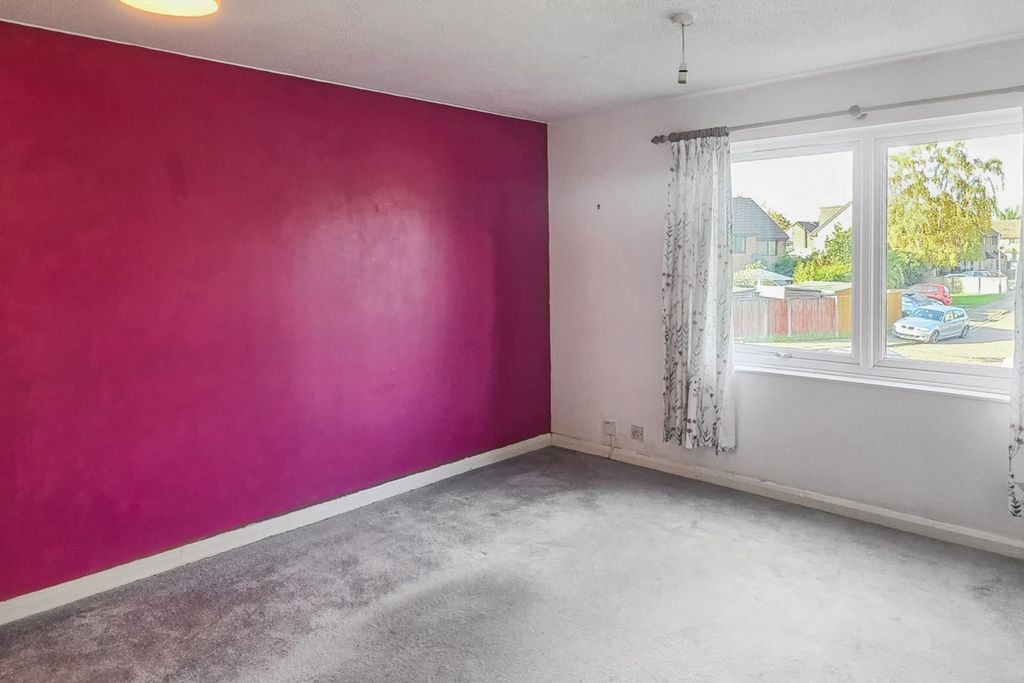 Property photo 3 of 14 97 Peerless Drive, Uxbridge, Middlesex, Ub9 6Jf