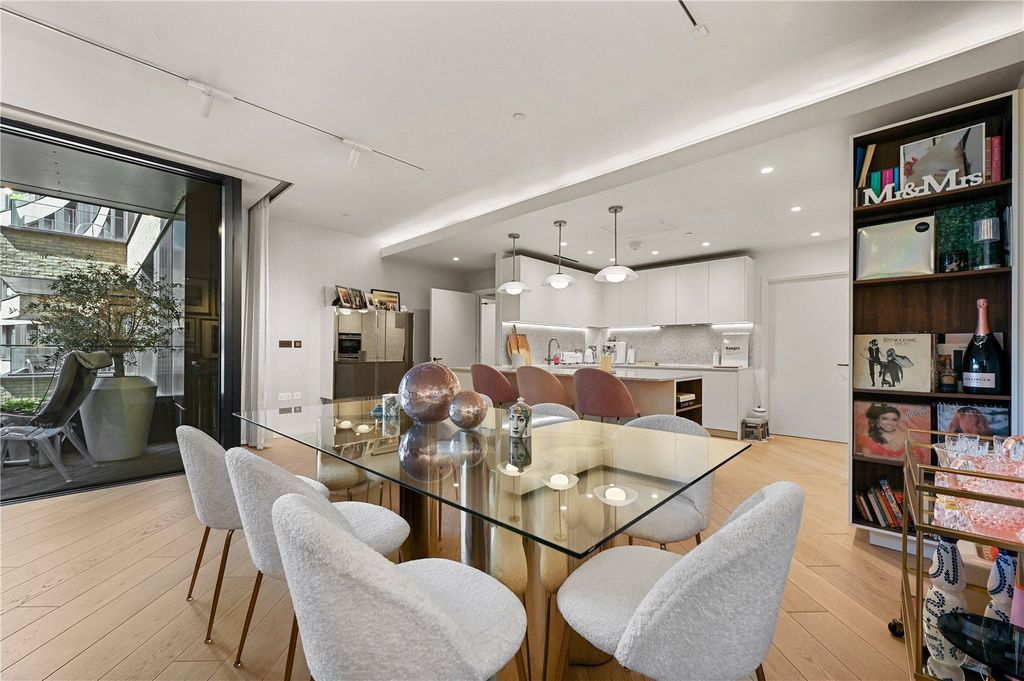 Property photo 2 of 13 Reception/Kitchen