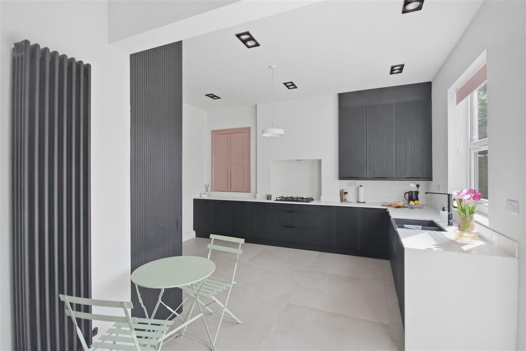 Property photo 3 of 25 Kitchen/Diner