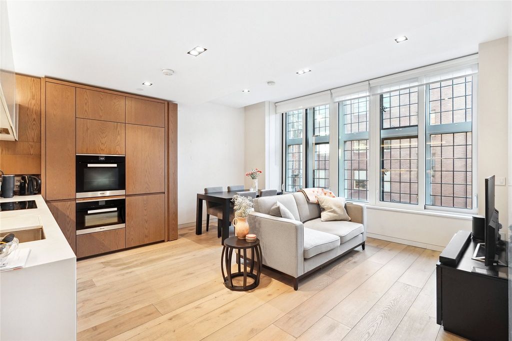 Property photo 1 of 11 Nassau Street