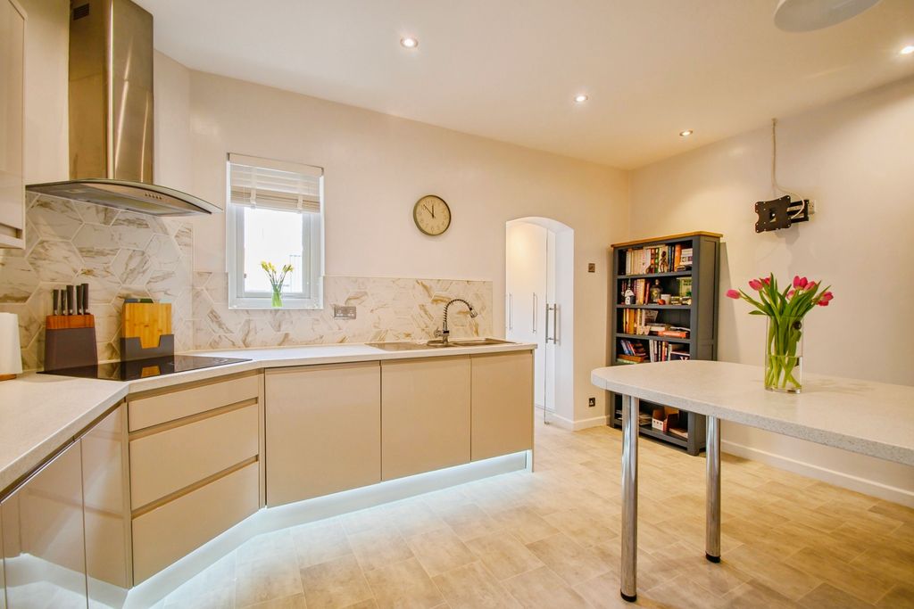 Property photo 2 of 20 Photo #2