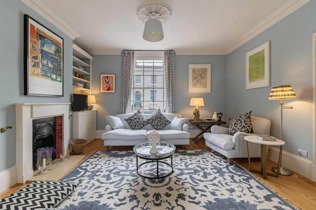 Property photo 2 of 20 Sitting Room