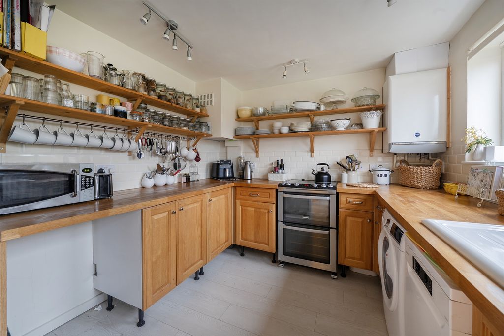 Property photo 2 of 25