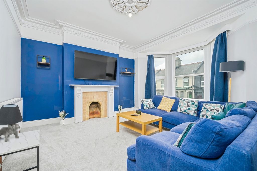 Property photo 2 of 17