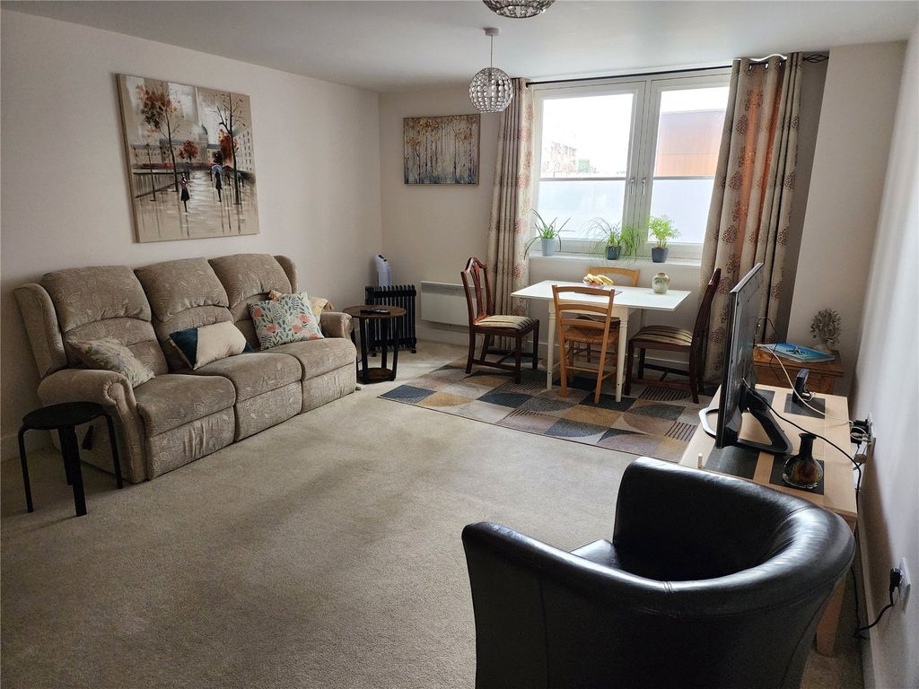 Property photo 2 of 8 Picture No. 14