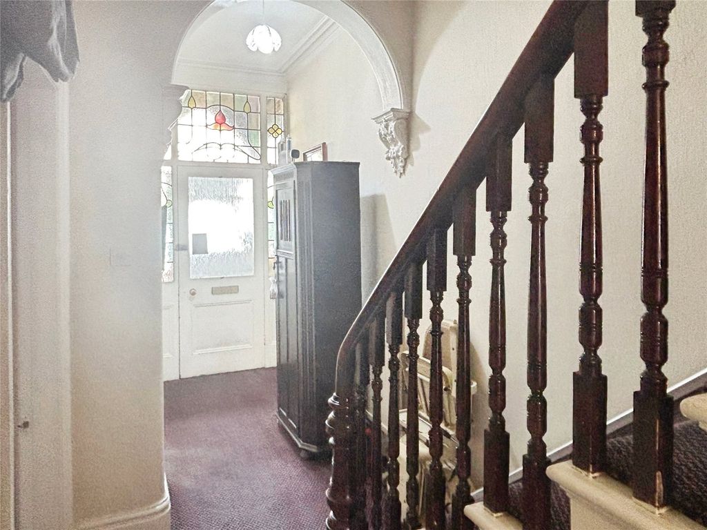 Property photo 2 of 21 Entrance Hall