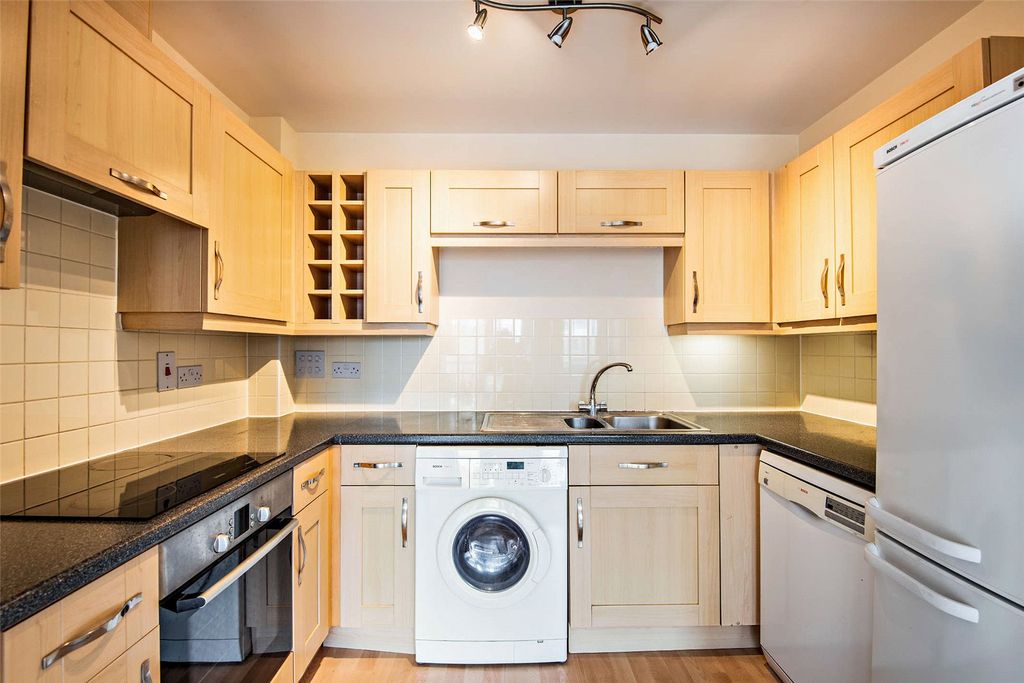 Property photo 2 of 10 Kitchen