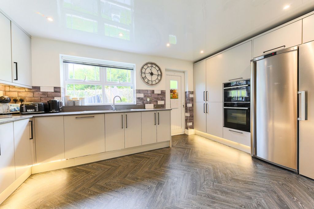 Property photo 2 of 17 Kitchen