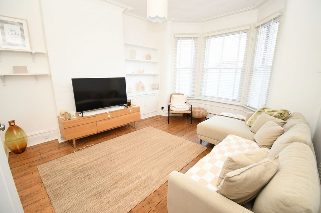 Property photo 3 of 25