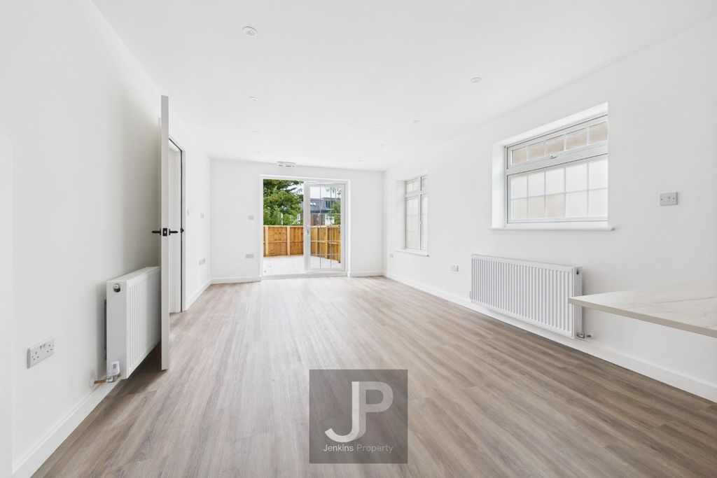 Property photo 3 of 12 Cam01632G0-Pr0203-Still062.Jpg