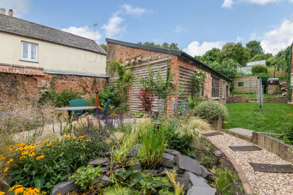 Property photo 2 of 24