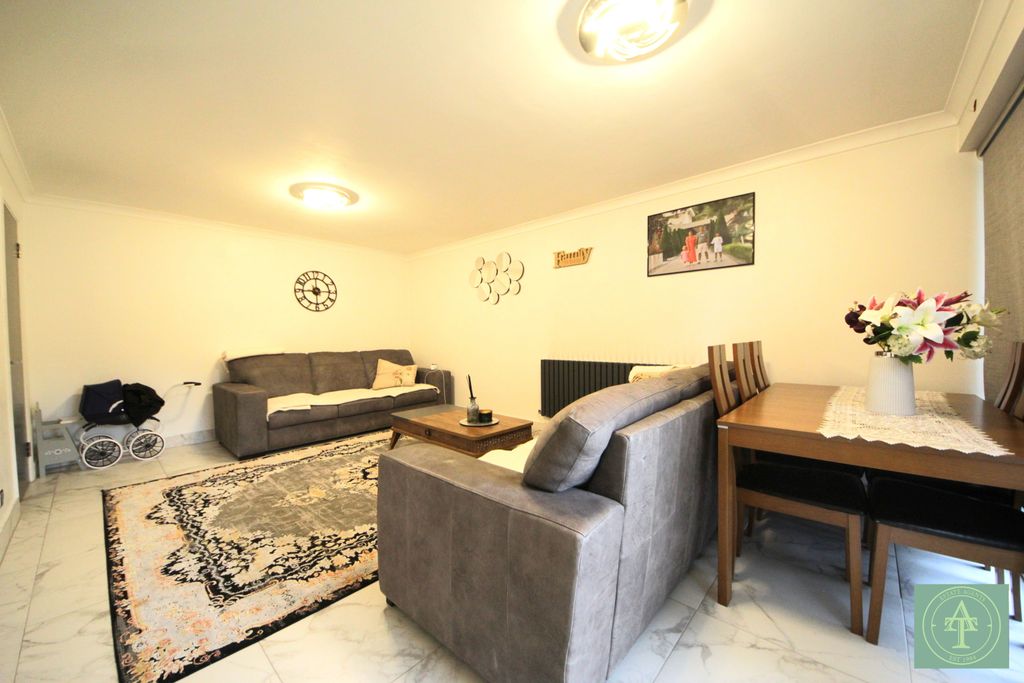 Property photo 3 of 8 Gallery