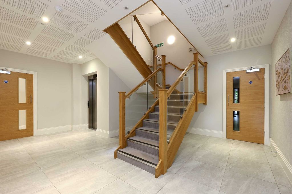 Additional image 4 of 2 bed flat for saleStation Road, Beaconsfield, Buckinghamshire HP9