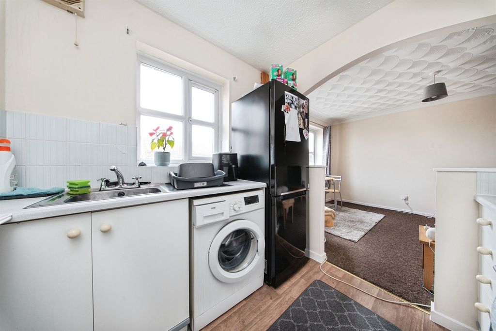 Property photo 2 of 20