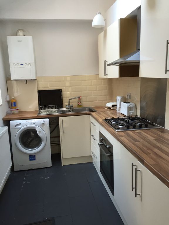 Property photo 3 of 12 Kitchen