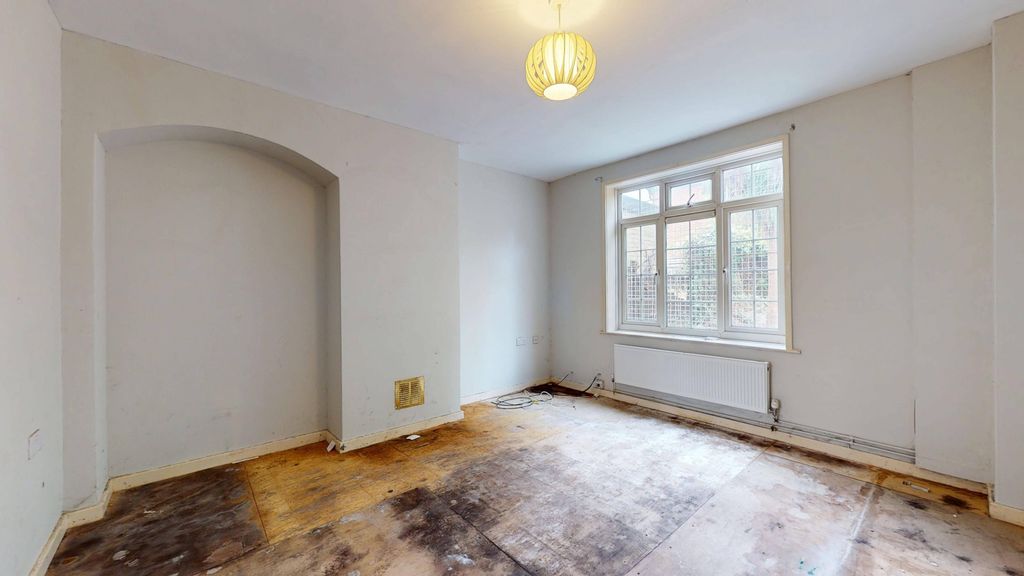 Property photo 3 of 21 151 Westway, Shepherds Bush, London, W12 0Sd