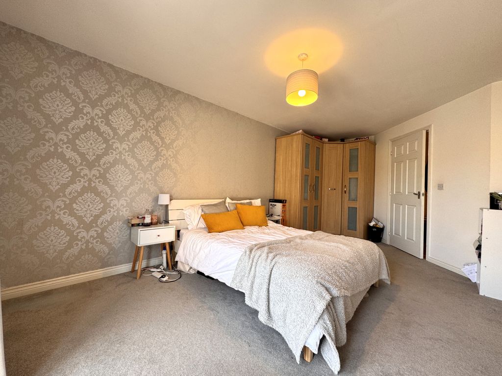 Property photo 2 of 10 Bedroom 1